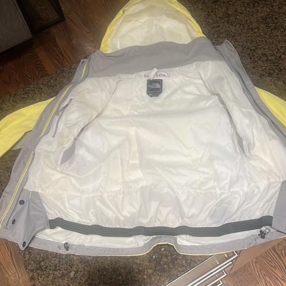 Women’s North Face yellow lined windbreaker XS/TP - Picture 7 of 8